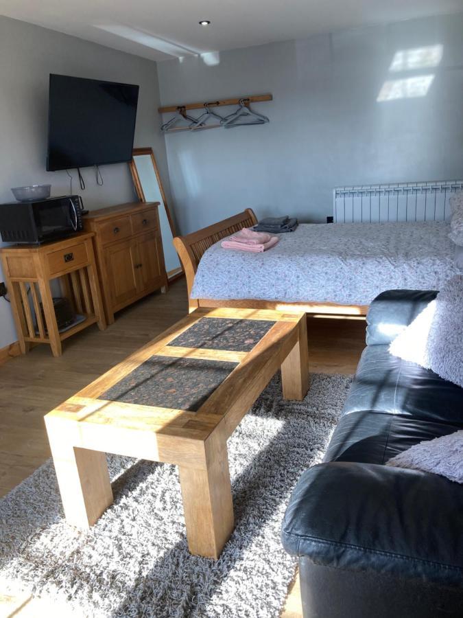 Roblins Nest Apartment แอมมันฟอร์ด ภายนอก รูปภาพ